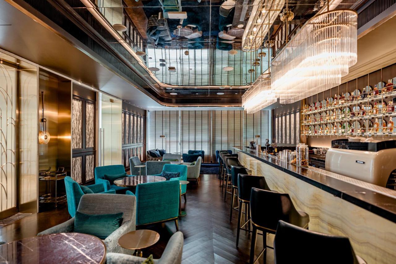 Silq Hotel & Residence, Managed By The Ascott Limited Банкок Екстериор снимка The bar at the 100 Queen's Gate