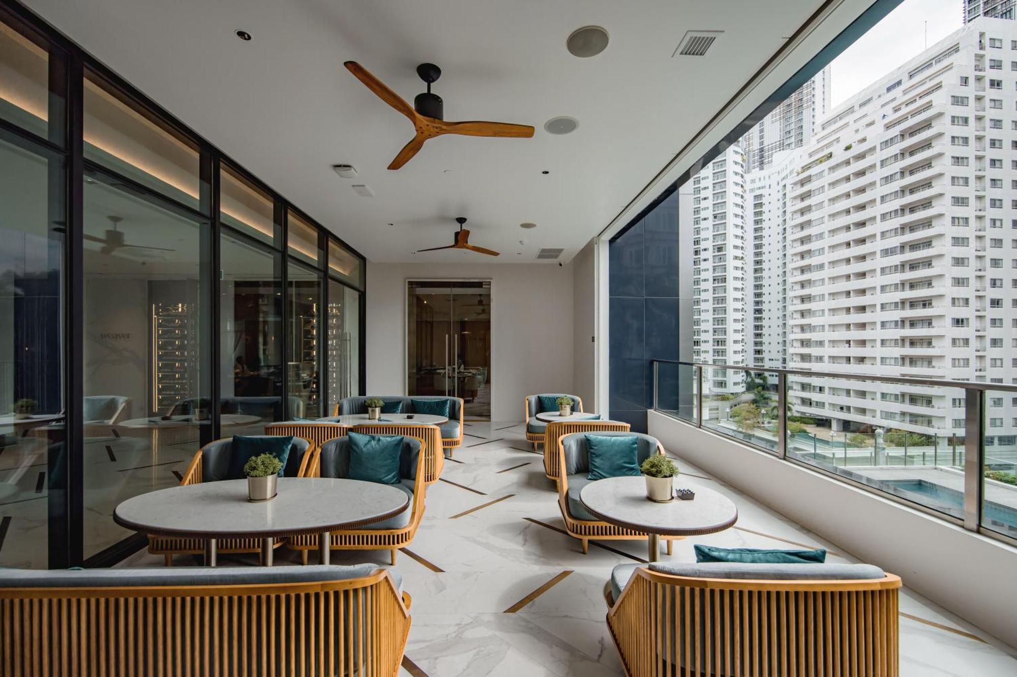 Silq Hotel & Residence, Managed By The Ascott Limited Банкок Екстериор снимка The Club at The Landmark