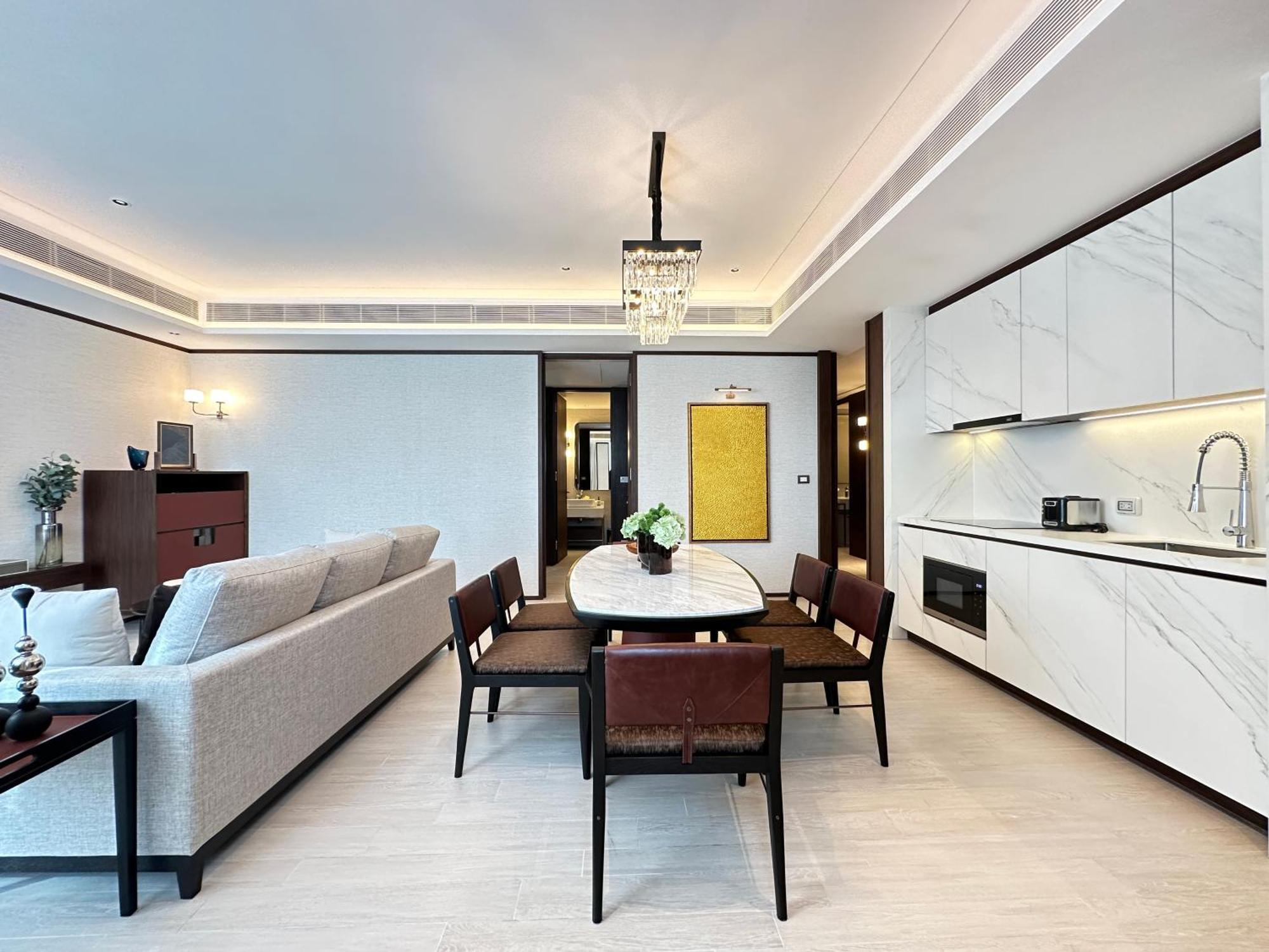 Silq Hotel & Residence, Managed By The Ascott Limited Банкок Стая снимка A typical apartment at The Ritz-Carlton, DIFC