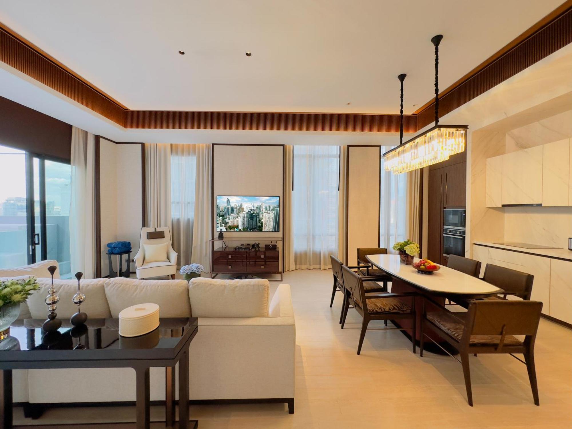Silq Hotel & Residence, Managed By The Ascott Limited Банкок Стая снимка A living room in a condominium