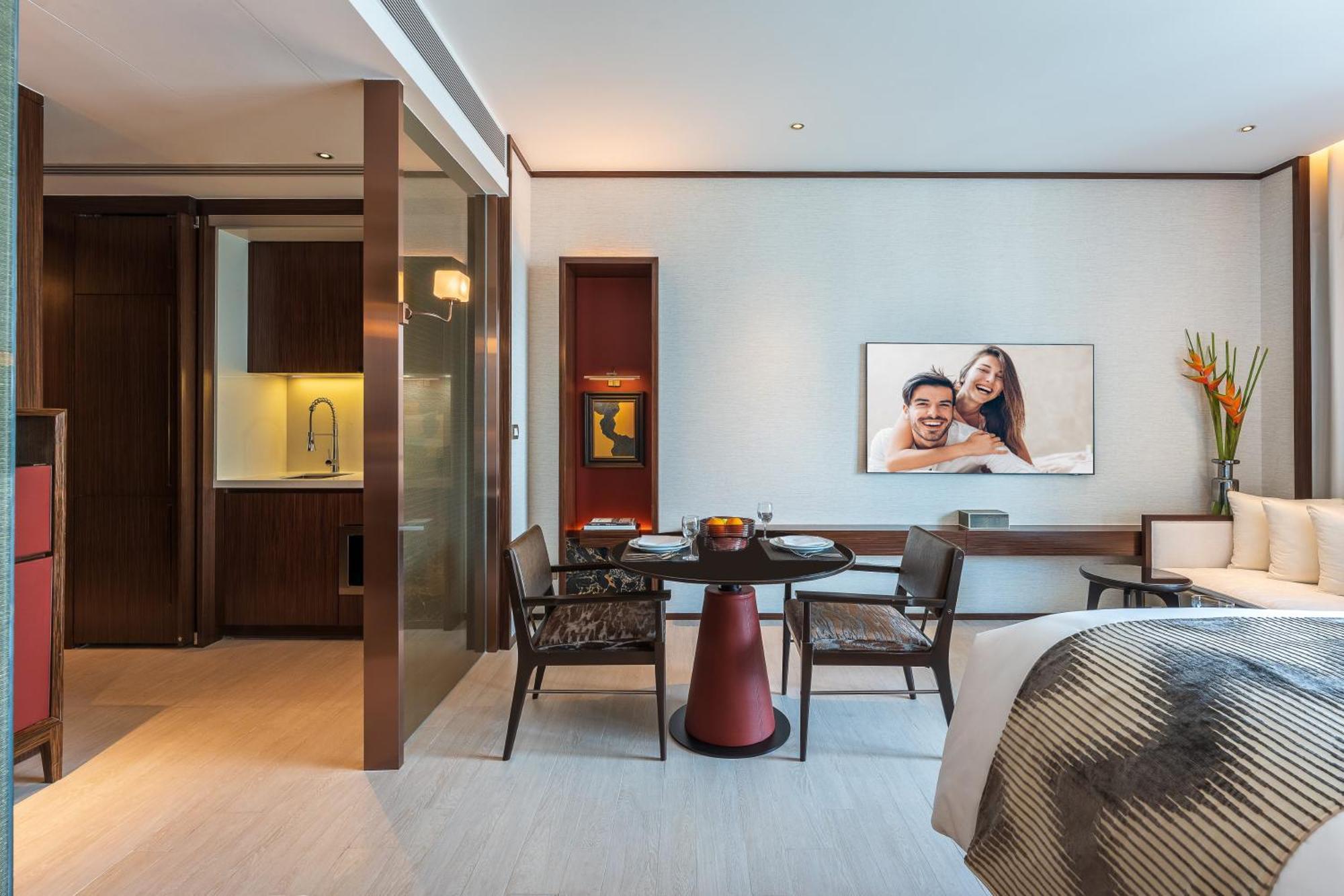 Silq Hotel & Residence, Managed By The Ascott Limited Банкок Стая снимка A suite at the hotel