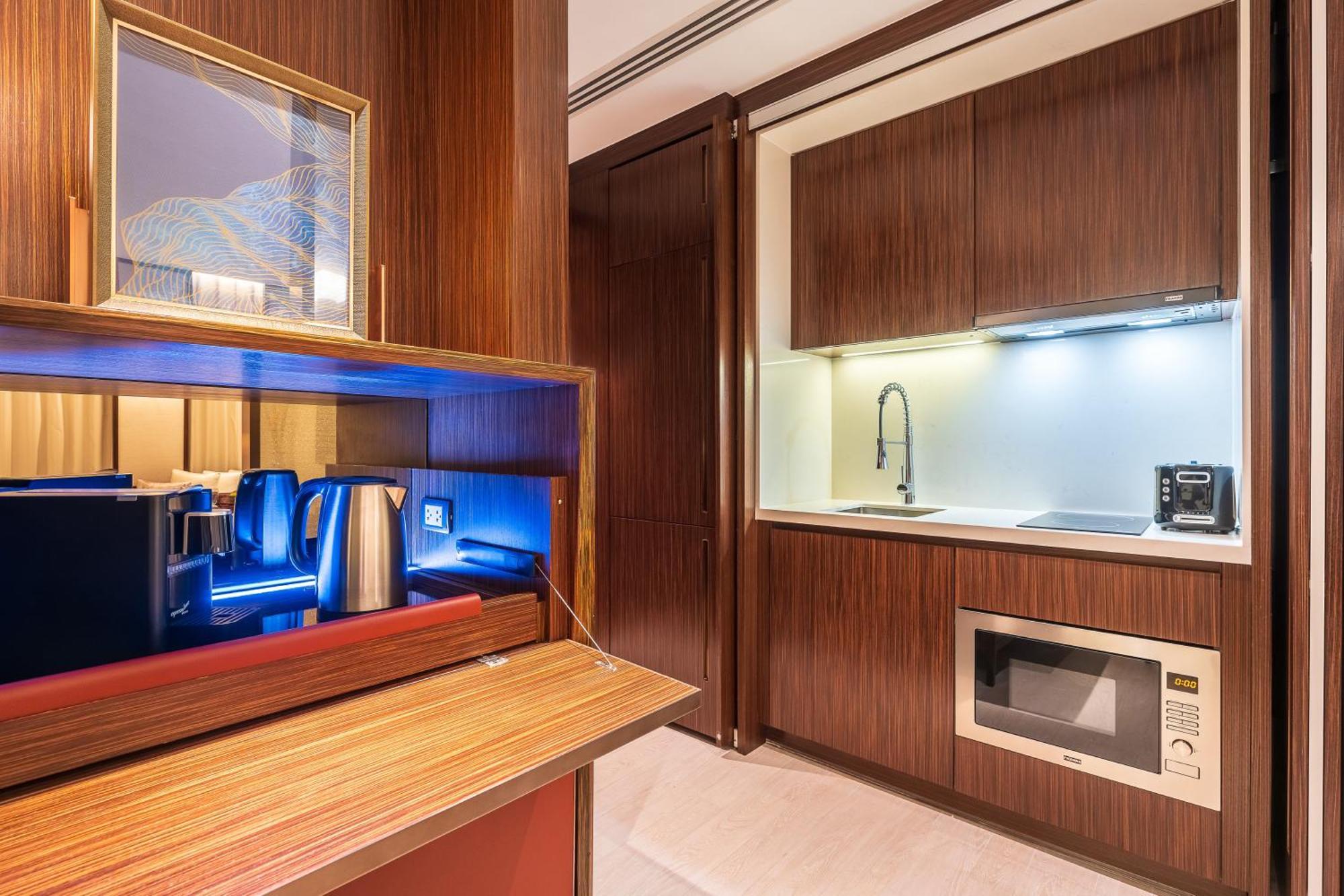 Silq Hotel & Residence, Managed By The Ascott Limited Банкок Стая снимка Kitchenette