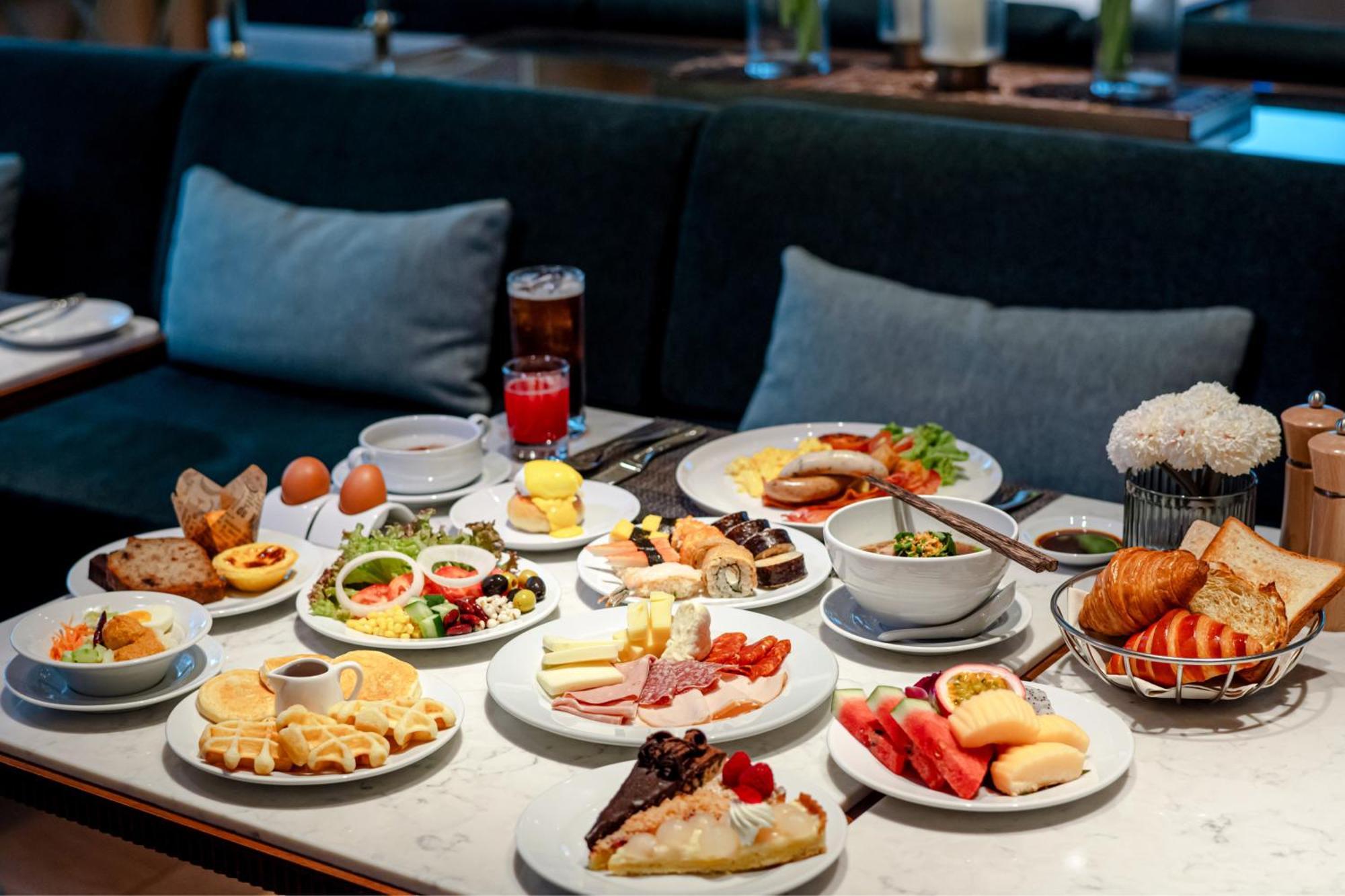 Silq Hotel & Residence, Managed By The Ascott Limited Банкок Екстериор снимка A selection of food at the lounge